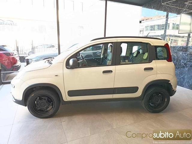 Usata Fiat Panda 4x4 S 84 CV (61 kW) 2019 Bianco Utilitaria