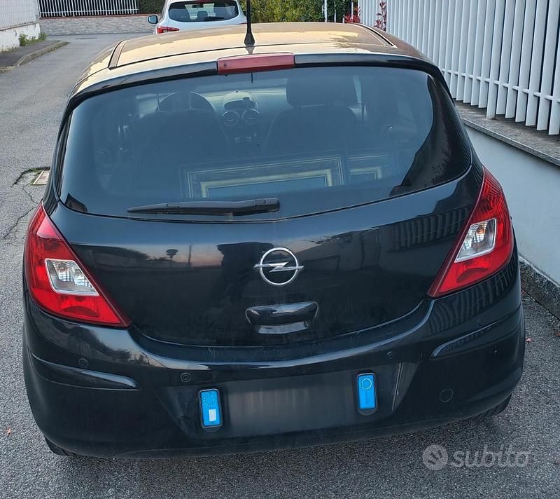 Usata Opel Corsa Edition 86 CV (63 kW) 2010 Nero Utilitaria