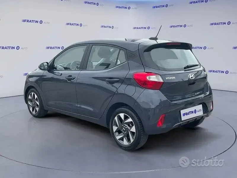 Usata Hyundai i10 67 CV (49 kW) 2024 Aurora grey [a7g]  micalizzat Utilitaria