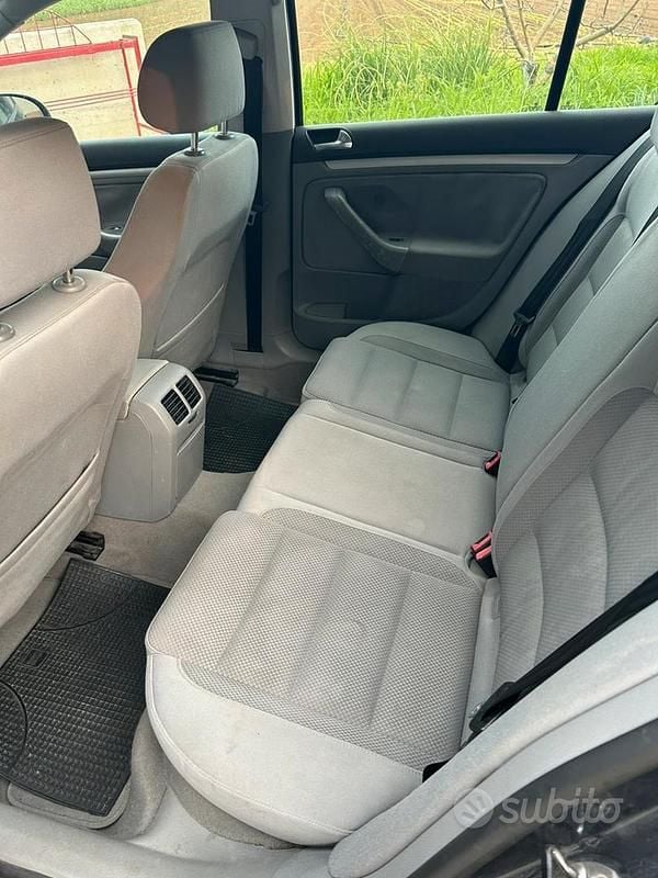 Usata VW Golf V 2004 Blu Utilitaria