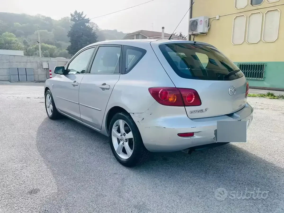 Usata Mazda 3 105 CV (77 kW) 2005 Grigio Berlina
