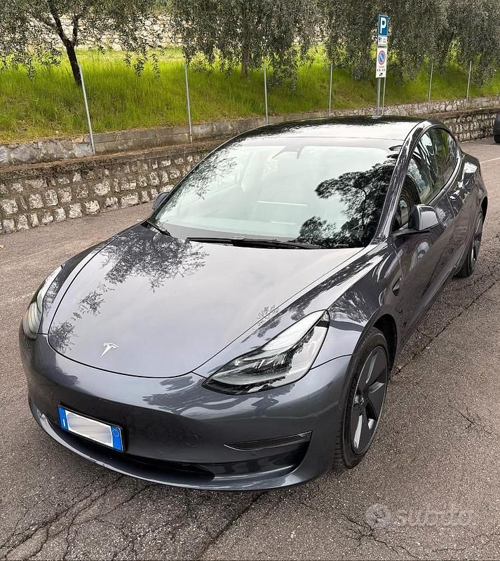 Grigio Usata 2021 Tesla Model 3 Long Range AWD Tre volumi | 26.500 € (Buon prezzo) - Immagine 1/4