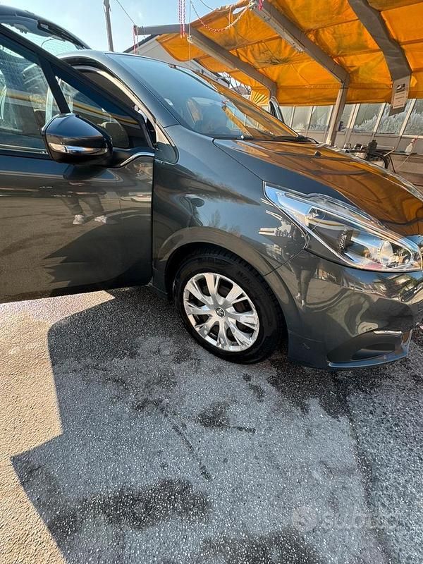 Usata Peugeot 208 Allure 75 CV (55 kW) 2017 Grigio Utilitaria