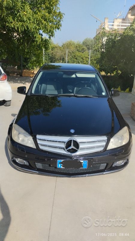 Nero Usata 2010 Mercedes C200 Tre volumi | 6400 € (Buon prezzo) - Immagine 1/4