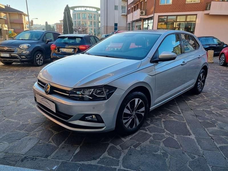 Argento Usata 2019 VW Polo Comfortline Tre volumi | 12.200 € (Ottimo prezzo) - Immagine 1/4