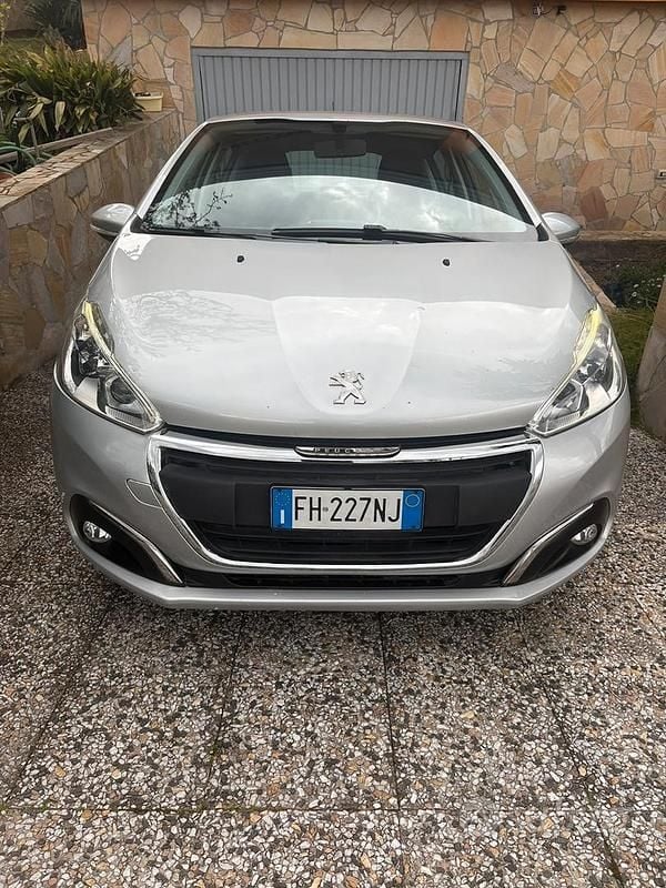 Usata Peugeot 208 Active 82 CV (60 kW) 2017 Grigio Utilitaria