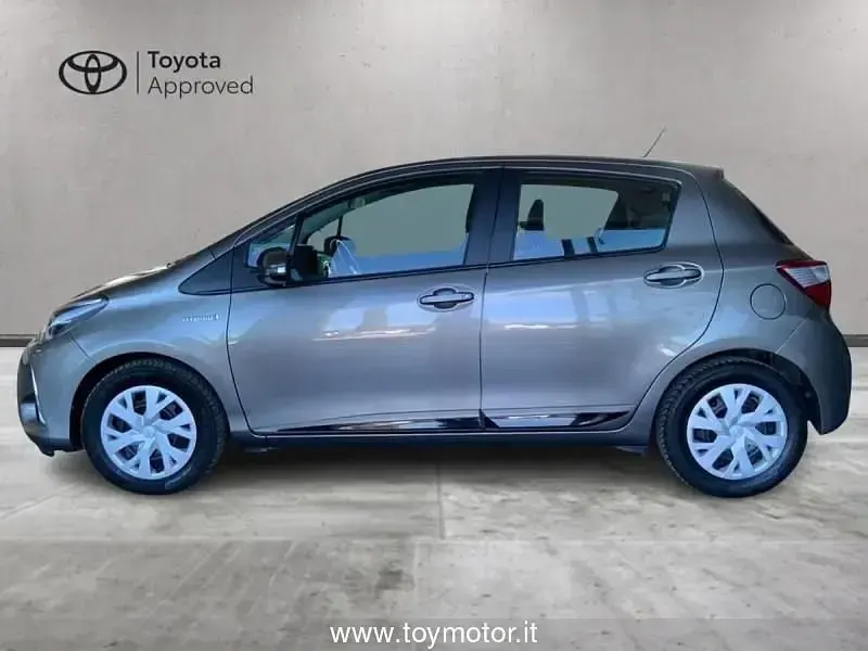 Usata Toyota Yaris Active 101 CV (74 kW) 2018 Marrone Utilitaria