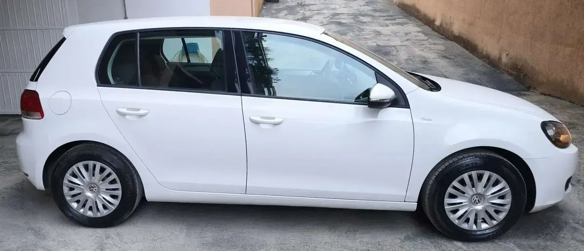 Używany VW Golf VII United 105 KM (77 kW) 2012 Biały Sedan/Limuzyna