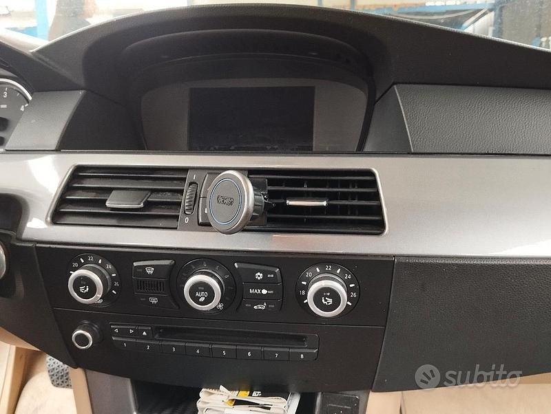 Blu Usata 2008 BMW 520 Station wagon | 5000 € (Buon prezzo) - Immagine 1/4