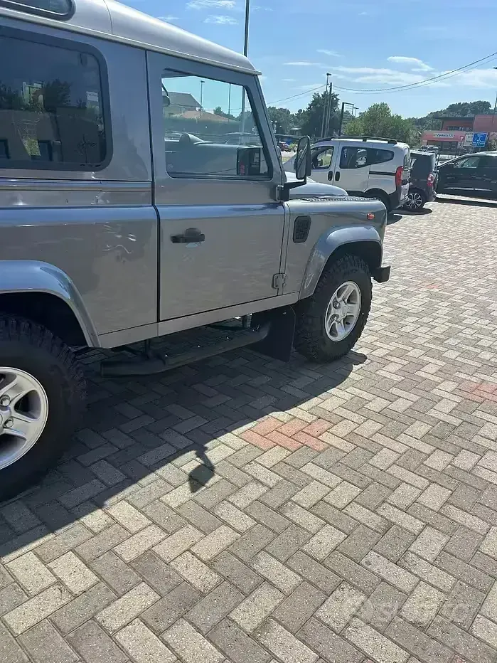 Usata Land Rover Defender 86 CV (63 kW) 2010 Grigio SUV