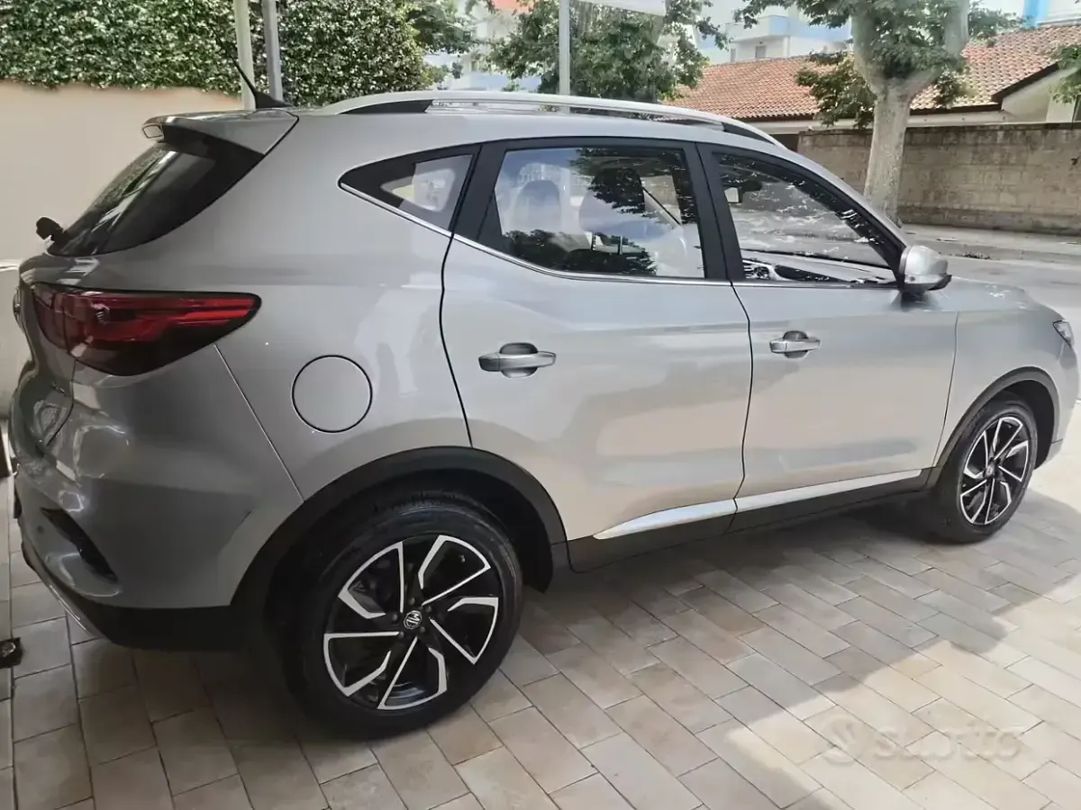 Usata MG ZS Luxury 106 CV (77 kW) 2024 Grigio SUV