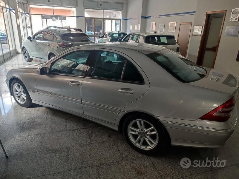 Usata Mercedes C200 Avantgarde 163 CV (119 kW) 2003 Argento Berlina
