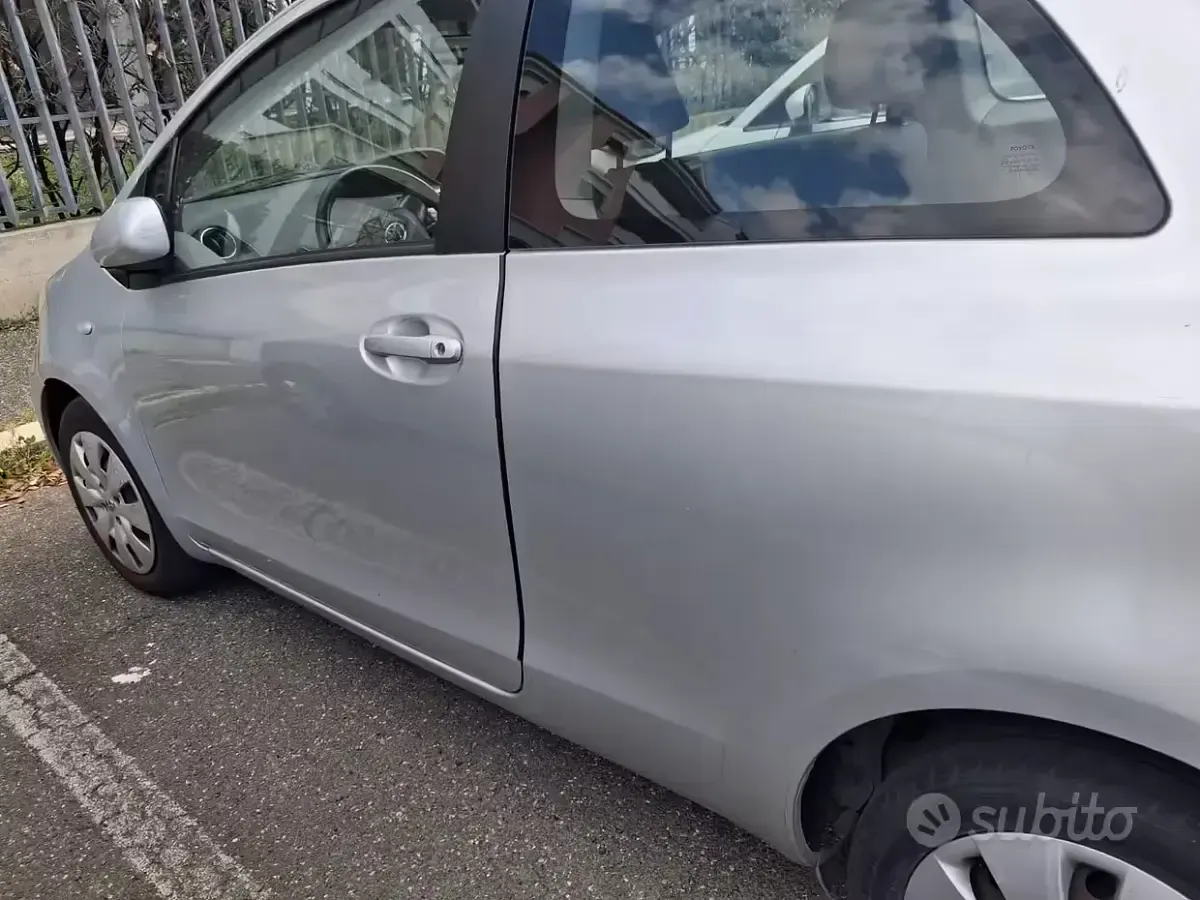 Usata Toyota Yaris 2007 Grigio Utilitaria