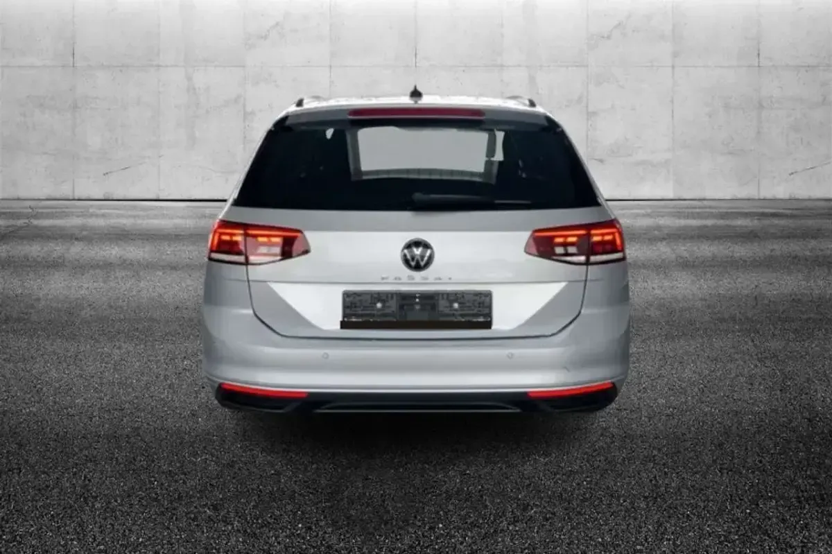 Usata VW Passat Business 122 CV (89 kW) 2023 Argento Station wagon