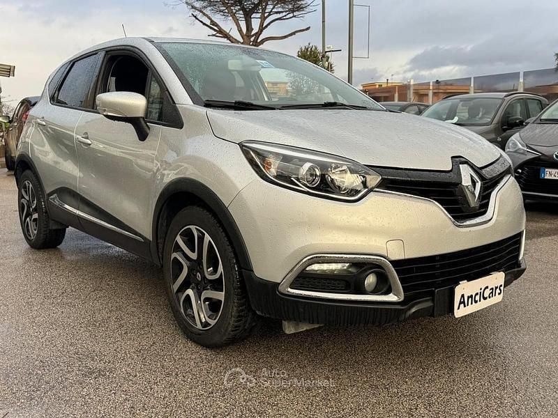 Usata Renault Captur 90 CV (66 kW) 2013 Argento SUV