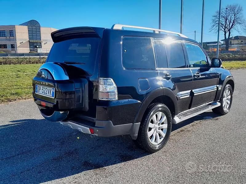 Usata Mitsubishi Pajero Instyle 170 CV (125 kW) 2008 Nero SUV