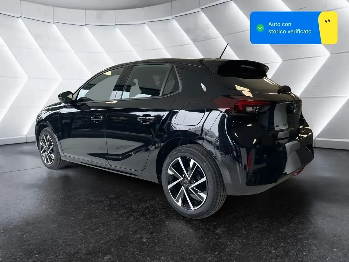 Usata Opel Corsa 101 CV (74 kW) 2024 Bianco Berlina