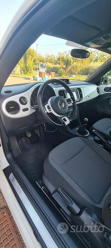 Usata VW Beetle 105 CV (77 kW) 2012 Bianco Utilitaria