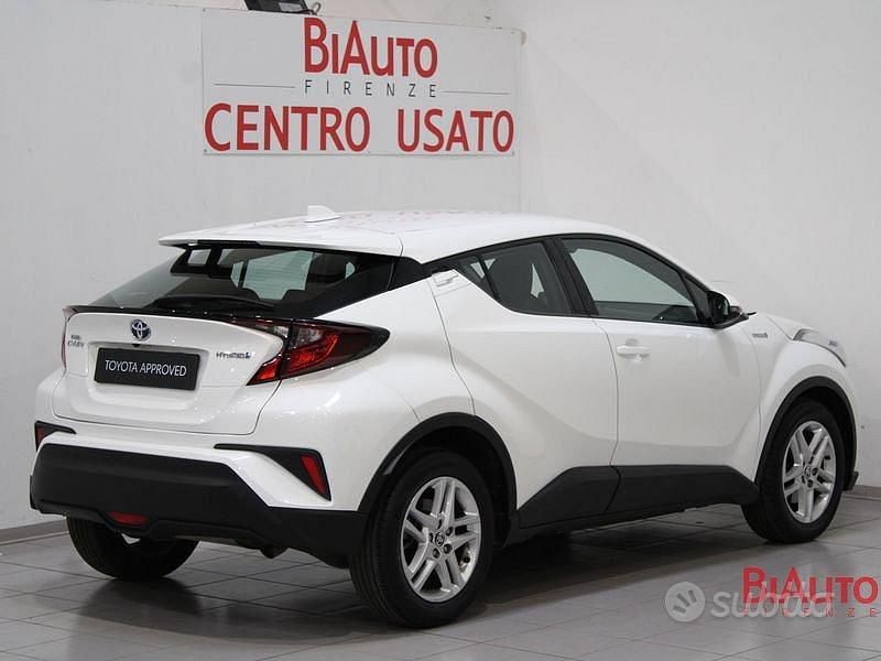 Usata Toyota C-HR Active 122 CV (89 kW) 2020 Bianco SUV