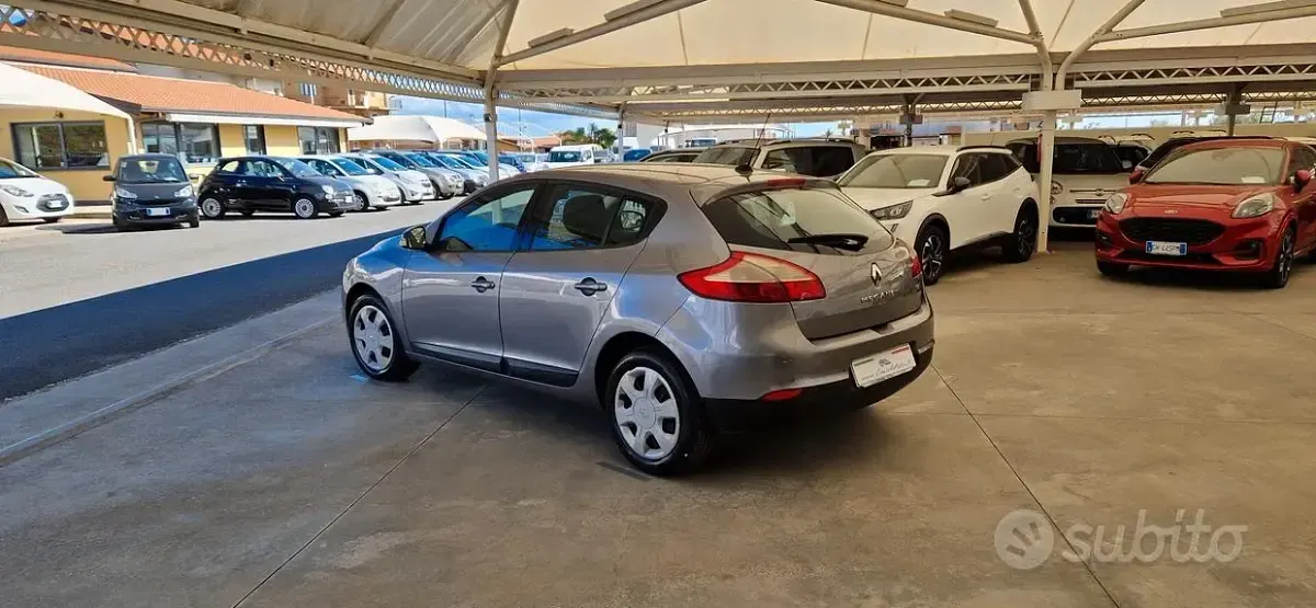 Usata Renault Mégane III 110 CV (80 kW) 2011 Grigio Utilitaria