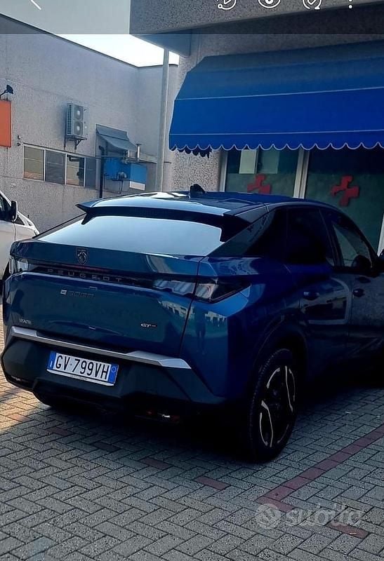Usata Peugeot e-3008 169 kW (230 CV) 2024 Blu SUV