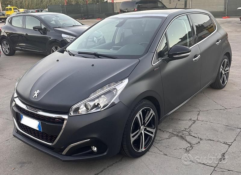 Grigio Usata 2017 Peugeot 208 GT-line Due volumi | 9499 € (Buon prezzo) - Immagine 1/4