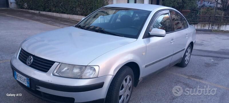 Usata VW Passat 125 CV (91 kW) 1999 Grigio Berlina