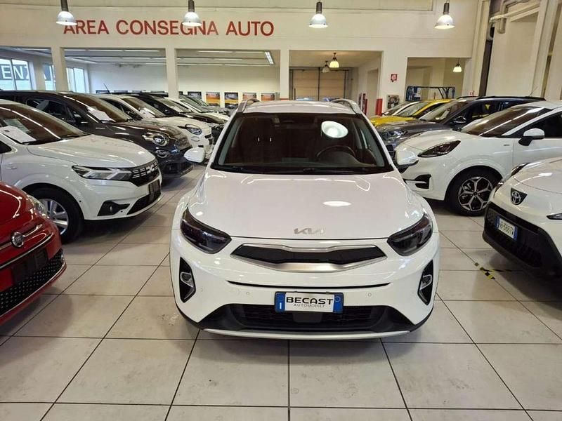 Usata Kia Stonic Style 101 CV (74 kW) 2023 Bianco pastello SUV