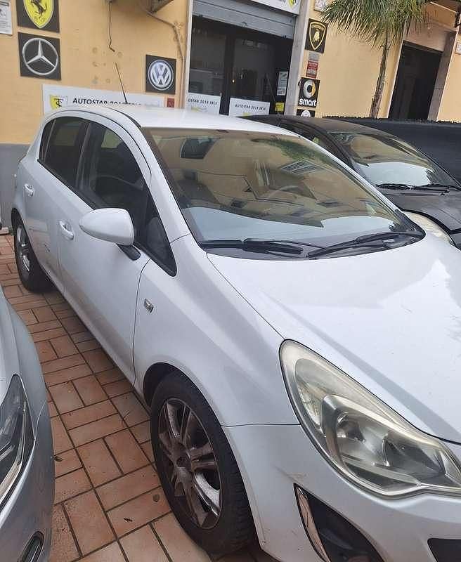 Usata Opel Corsa 75 CV (55 kW) 2013 Bianco Berlina