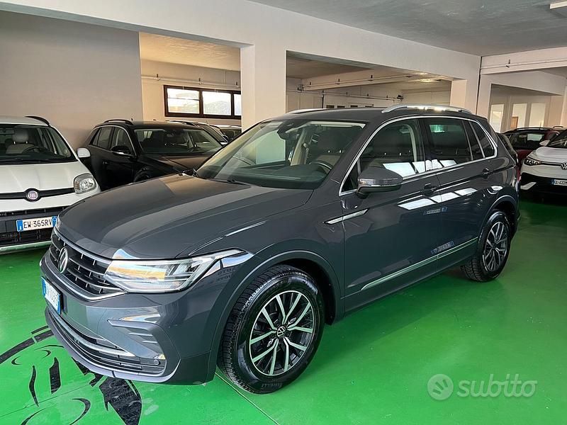 Usata VW Tiguan Life 122 CV (89 kW) 2023 Grigio SUV