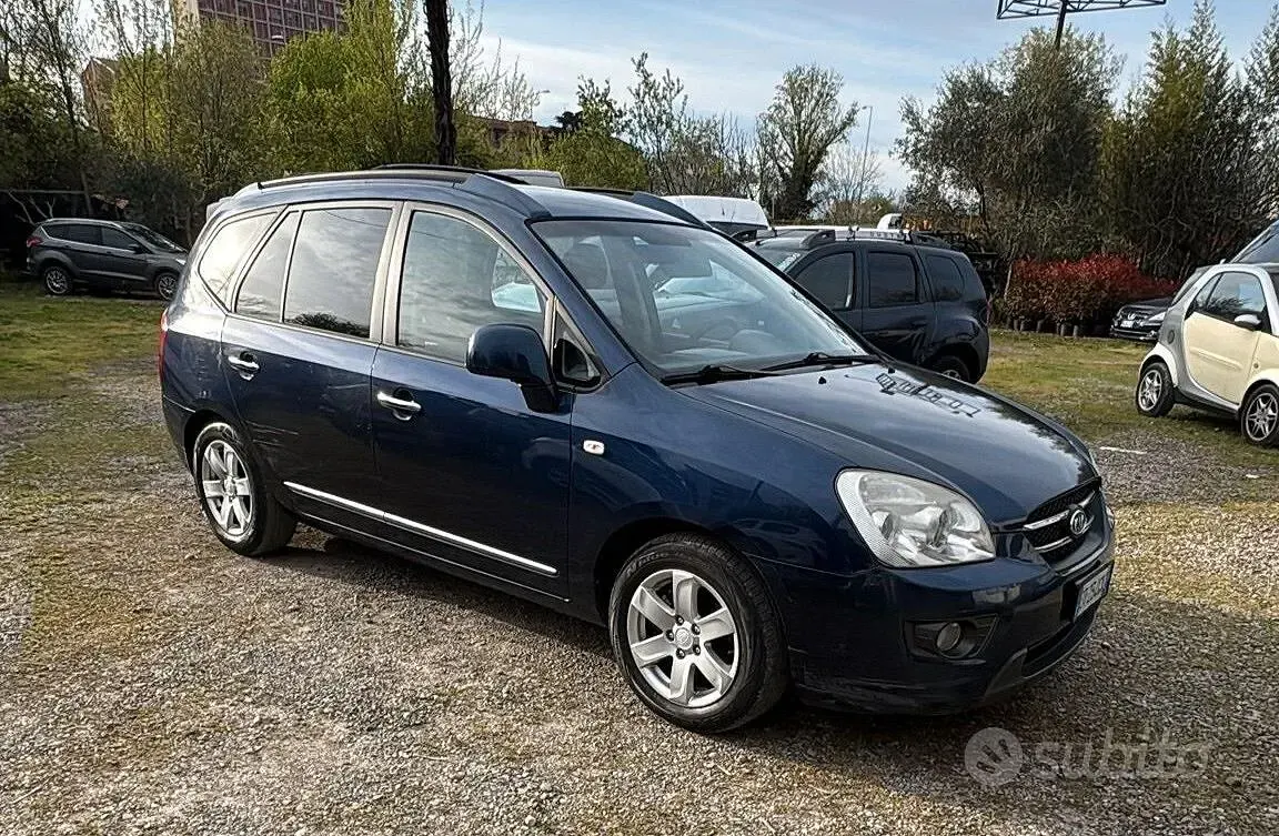 Usata Kia Carens 140 CV (102 kW) 2008 Blu Monovolume