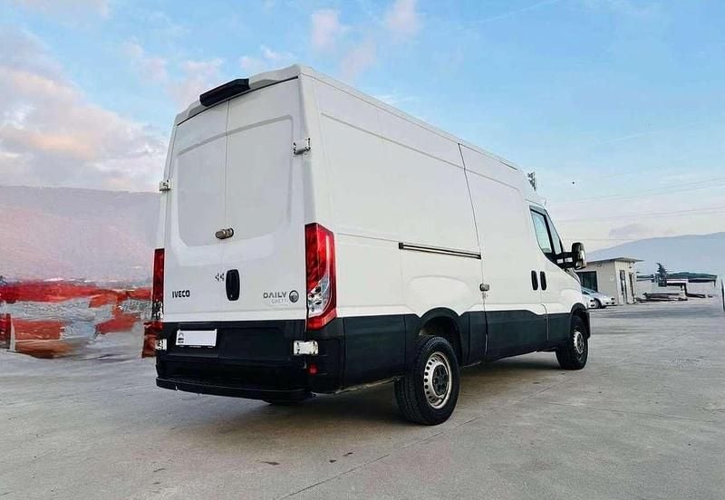 Bianco Usata 2018 Iveco Daily Due volumi | 18.500 € (Cara) - Immagine 1/4