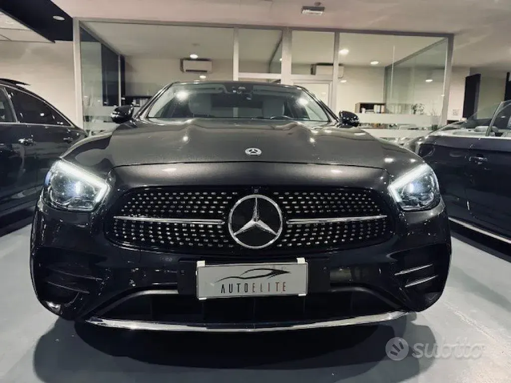 Usata Mercedes E300 Premium Plus 194 CV (142 kW) 2021 Nero Berlina