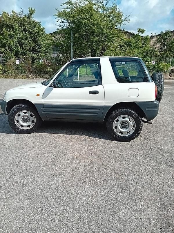 Usata Toyota RAV4 128 CV (94 kW) 1997 Bianco SUV