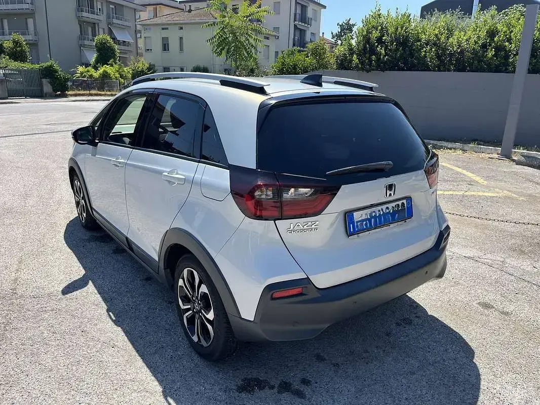 Usata Honda Jazz Executive 98 CV (72 kW) 2020 Bianco Utilitaria