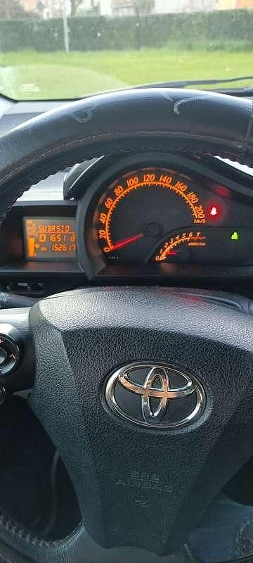 Usata Toyota iQ Executive 101 CV (74 kW) 2010 Grigio Utilitaria