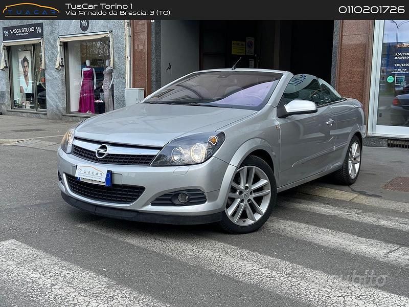 Usata Opel Astra Cabriolet Eco 140 CV (102 kW) 2006 Grigio Cabrio