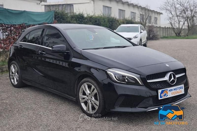 Usata Mercedes A200 136 CV (100 kW) 2017 Blu/azzurro Berlina