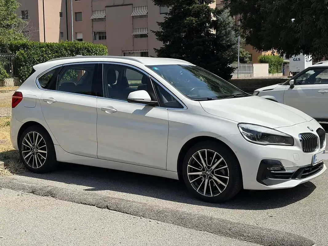 Usata BMW 218 Active Tourer Luxury Line 150 CV (110 kW) 2020 Bianco Monovolume