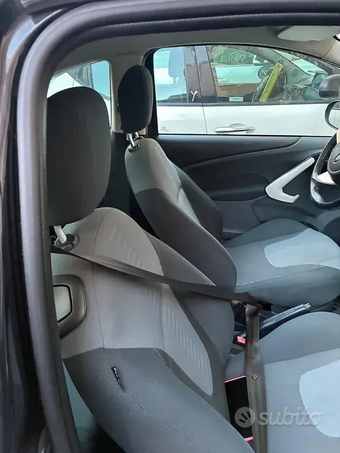 Begagnad Ford Ka 70 HK (51 kW) 2015 Svart Sedan