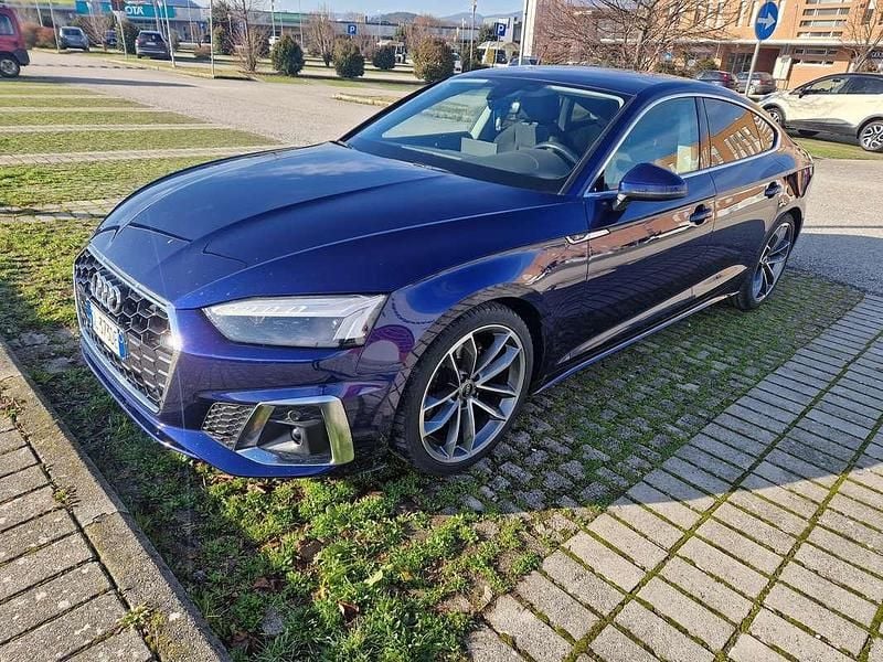 Usata Audi A5 Sportback Advanced Plus 163 CV (119 kW) 2022 Blu/azzurro Utilitaria