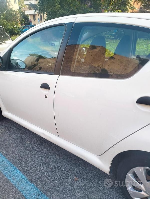 Begagnad Toyota Aygo 68 HK (50 kW) 2014 Vit Halvkombi