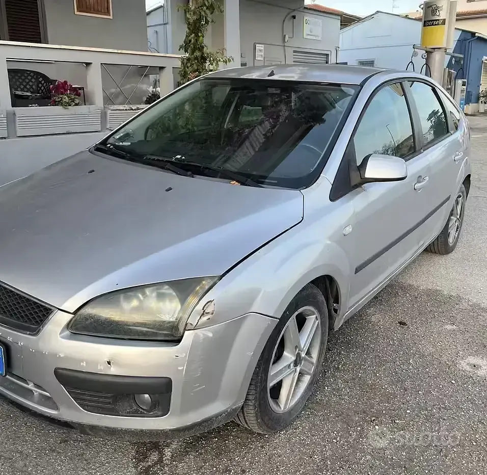 Usata Ford Focus 90 CV (66 kW) 2006 Grigio Berlina