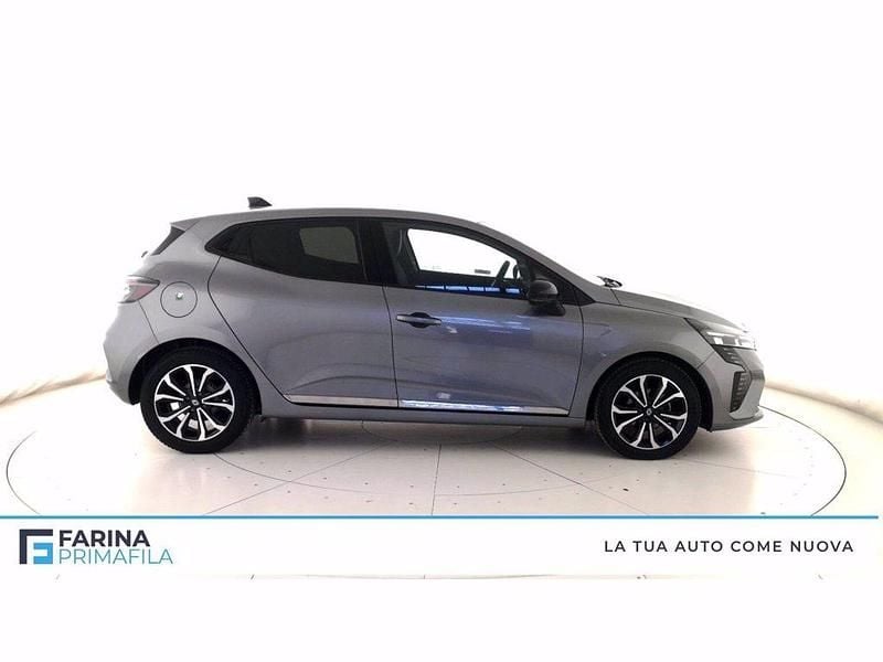 Käytetty Renault Clio V Techno 91 HP (66 kW) 2025 Harmaa Viistoperä