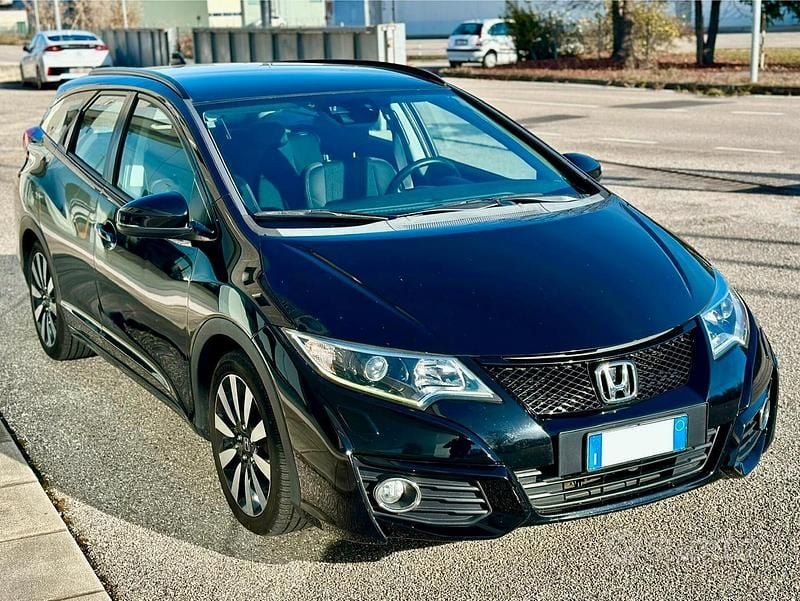 Usata Honda Civic Lifestyle 120 CV (88 kW) 2016 Nero Station wagon