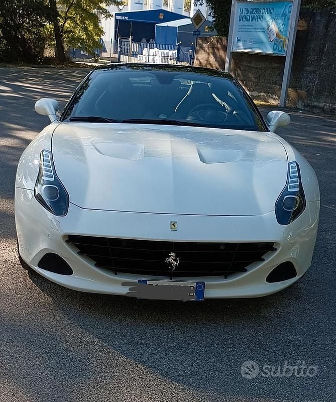 Bianco Usata 2016 Ferrari California Cabrio | 134.000 € (Super prezzo) - Immagine 1/4