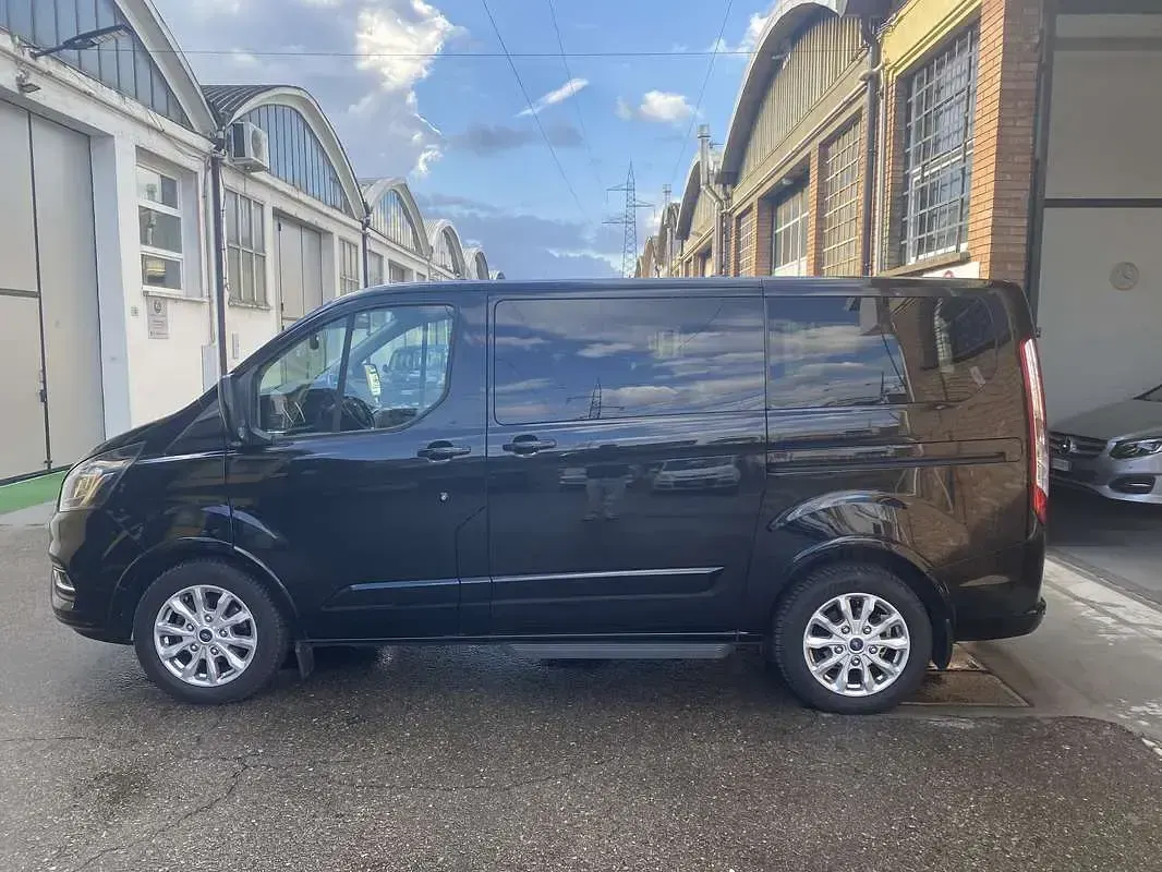 Usata Ford Tourneo Custom Titanium 131 CV (96 kW) 2018 Nero Furgone