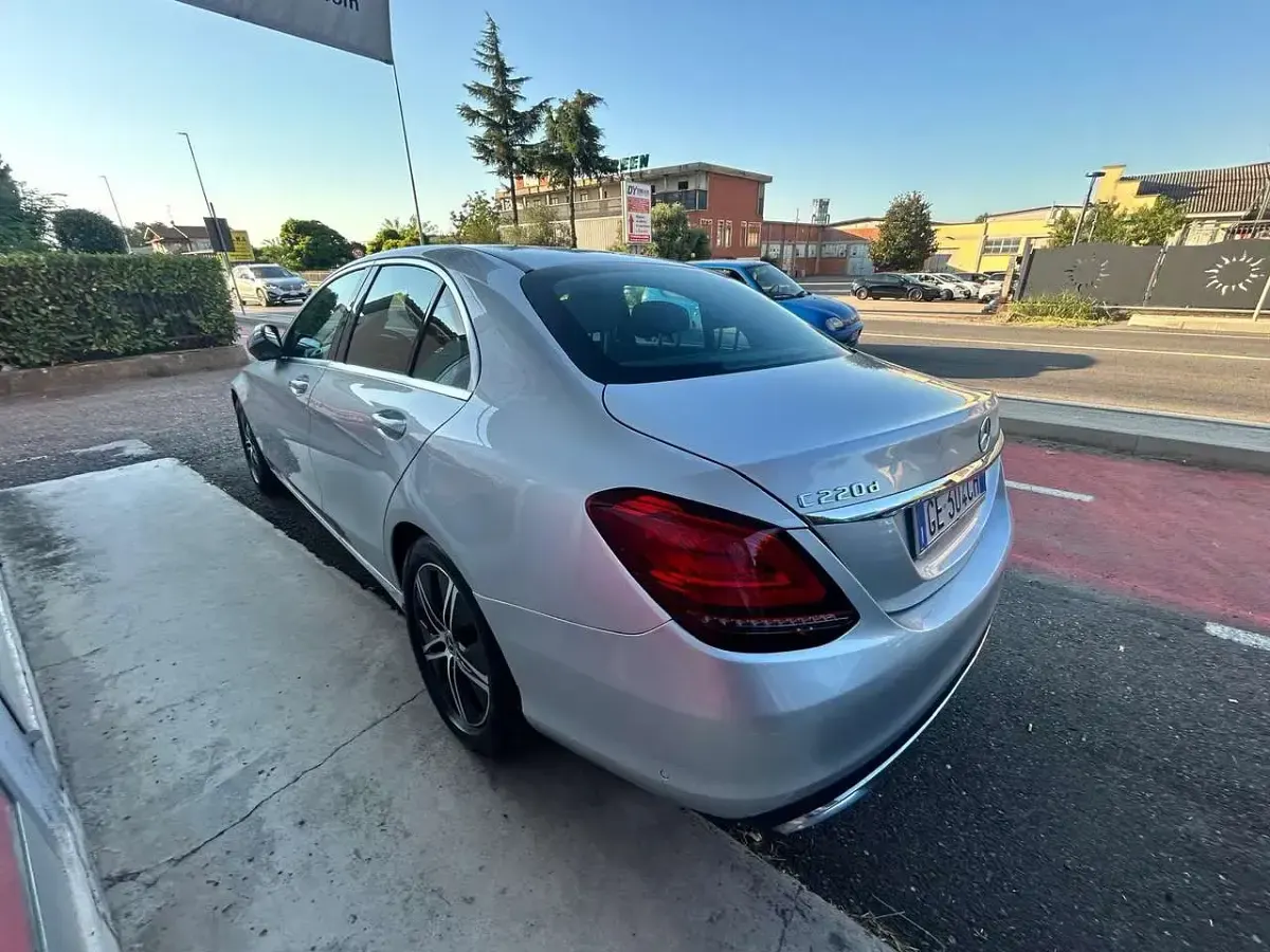 Usata Mercedes C220 194 CV (142 kW) 2021 Argento Berlina