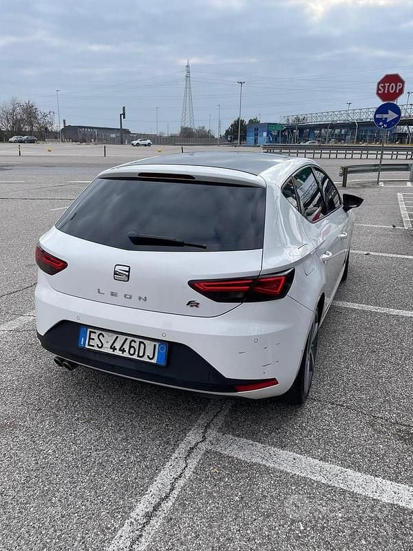 Käytetty Seat Leon FR 150 HP (110 kW) 2013 Valkoinen Sedan