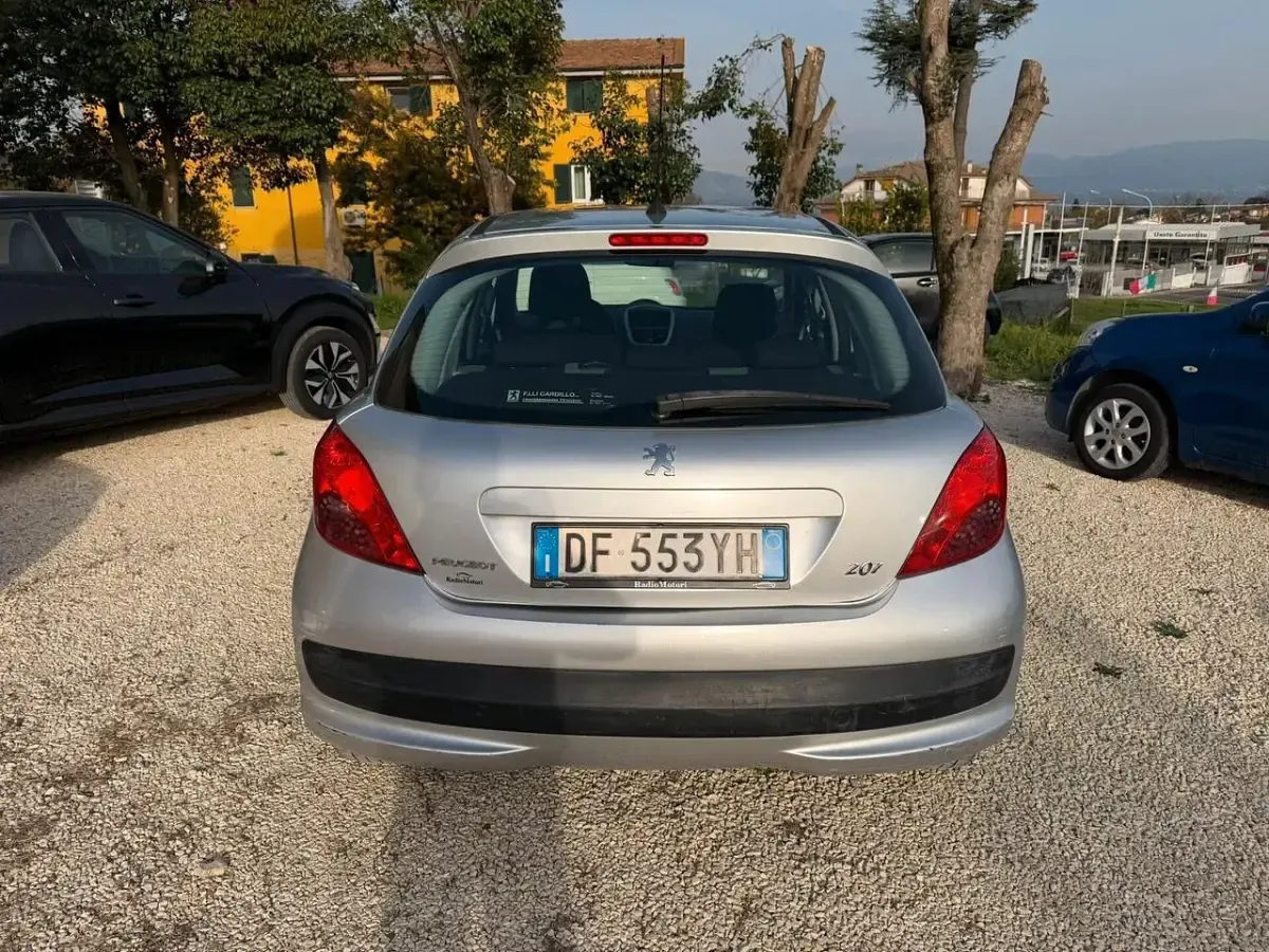Usata Peugeot 207 73 CV (53 kW) 2007 Argento Berlina